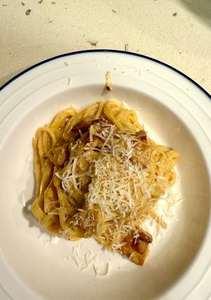 Hình của món Carbonara cổ điển.