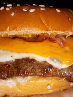 Una foto de HAMBURGUESAS gourmet de carne vacuna