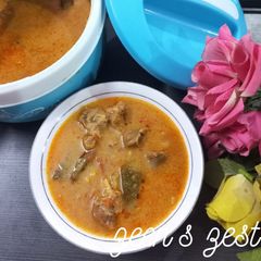A picture of Hyderabadi Gosht Bhindi ki Besan Kadhi.