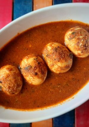 अंडा करी (anda curry recipe in marathi) रेसिपी चे मुख्य फोटो 
