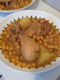 Una foto de Pollo guisado con garbanzos al curry