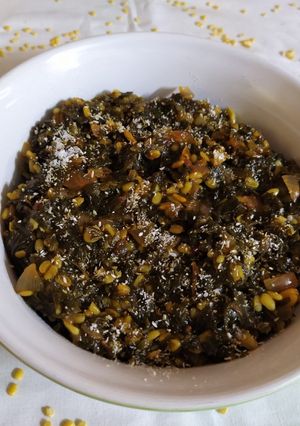 अंबाडी ची भाजी (ambadichi bhaji recipe in marathi) रेसिपी चे मुख्य फोटो 
