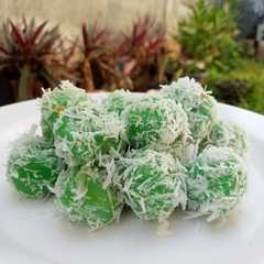 รูปของ 240. Klepon isi gula merah