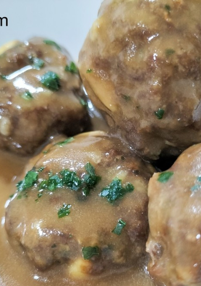 Una foto de Albóndigas caseras en airfryer con salsa española