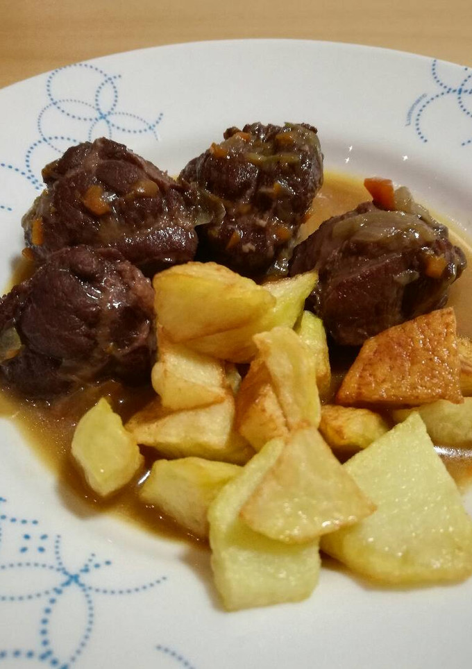 Una foto de Carrilleras al vino tinto
