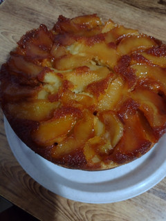Una foto de Torta invertida de manzanas caramelizadas😋