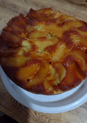 Una foto de Torta invertida de manzanas caramelizadas😋