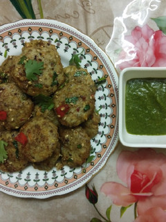 हरी मूंग दाल मिनी इडली (hari moong daal mini idli recipe in Hindi) रेसिपी मुख्य फोटो