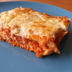 A picture of Vegetarian lasagne with lentils.