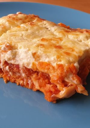 A picture of Vegetarian lasagne with lentils.