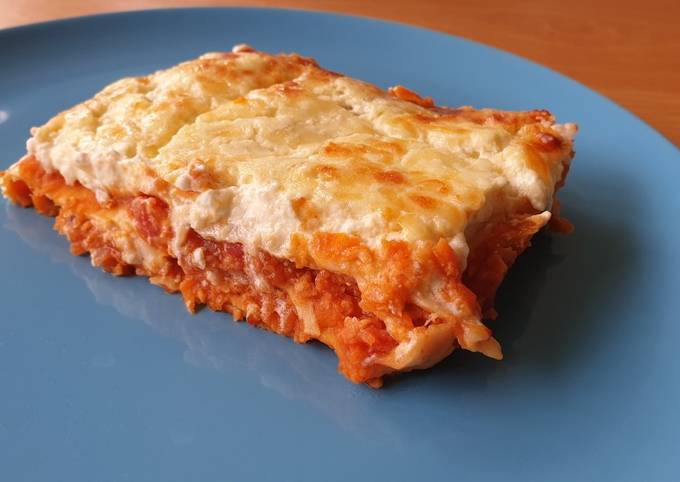 Vegetarian lasagne with lentils