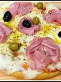 Pizza con mortadela Italiana