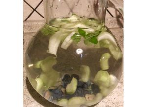 Foto di Acqua aromatizzata al sedano, mirtillo e menta 🌿