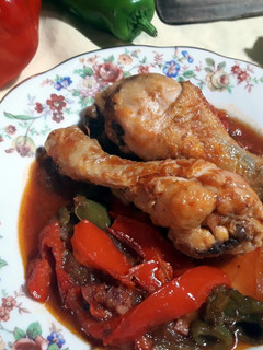 Una foto de Pollo al chilindrón