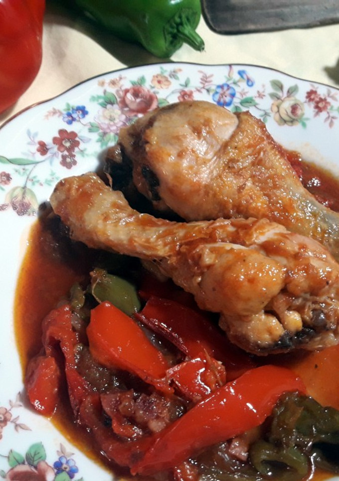 Una foto de Pollo al chilindrón