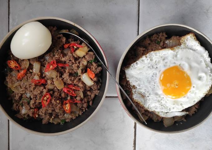 Daging cincang Kanton dengan telur