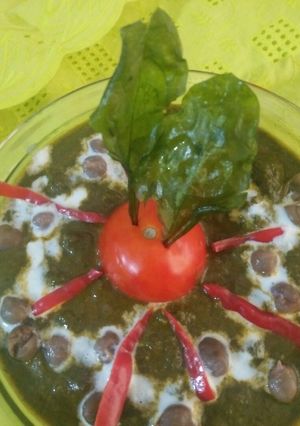 A picture of #Spinach gravy with chickpea.