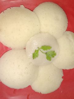 इंस्टेंट सूजी इडली (Instant suji idli recipe in hindi) रेसिपी मुख्य फोटो