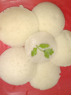 इंस्टेंट सूजी इडली (Instant suji idli recipe in hindi) रेसिपी मुख्य फोटो