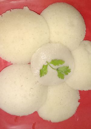 इंस्टेंट सूजी इडली (Instant suji idli recipe in hindi) रेसिपी मुख्य फोटो