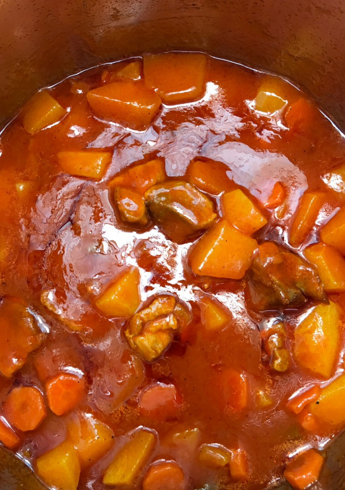 Una foto de Guisado de patata con zanahoria, judía verde y cerdo