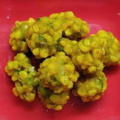 A picture of Corn capsicum fritters.