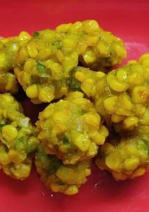 A picture of Corn capsicum fritters.