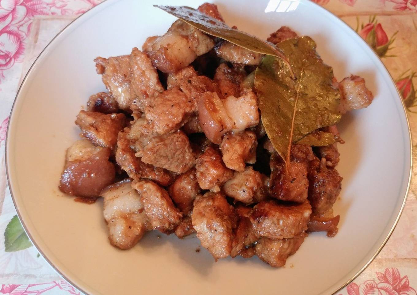 24. Pork adobo (makanan Filipina?) non halal