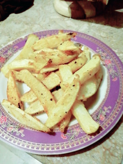 A picture of Potato wedges.