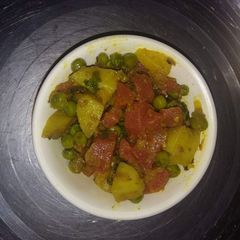 A picture of Gajar matar aalu ki sabzi.