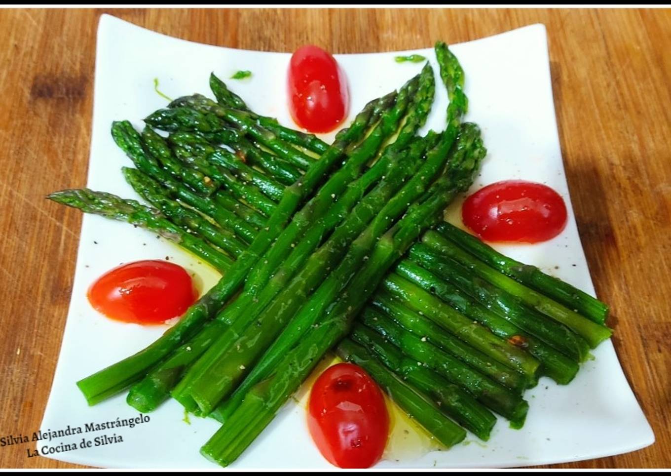 Espárragos verdes finos hervido