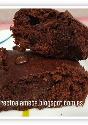 Una foto de Brownie proteico de plátano y cacao