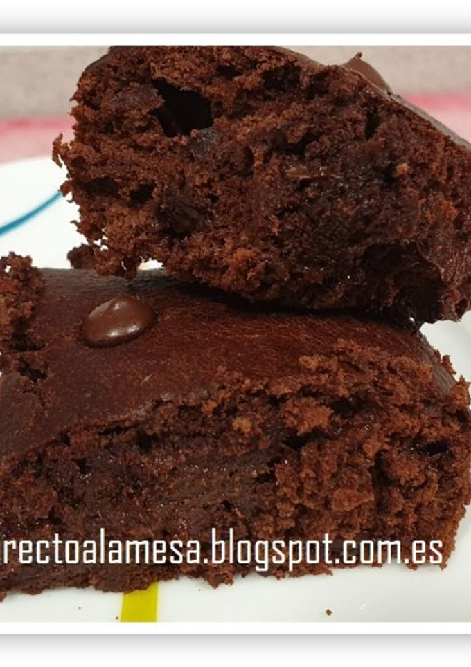 Una foto de Brownie proteico de plátano y cacao