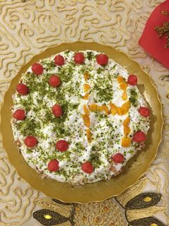 صورة لوصفة كيك ملون محشي بالكريمة والفواكه 🎂
