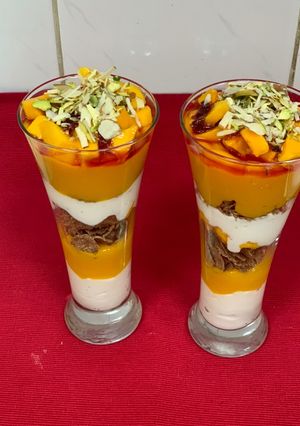 A picture of Mango yoghurt parfait.