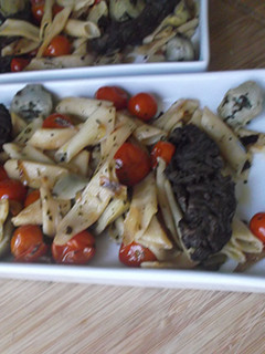 Una foto de Macarrones con cherrys y morcilla