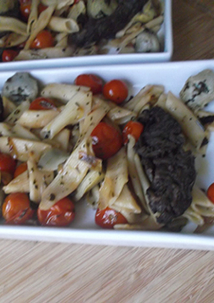 Una foto de Macarrones con cherrys y morcilla