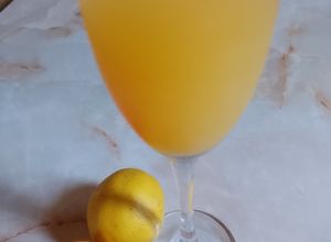 Una foto de Cocktail naranja limón 🍊🍋😋