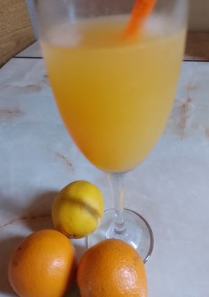 Una foto de Cocktail naranja limón 🍊🍋😋