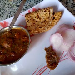 A picture of Soya chunks with Palak.