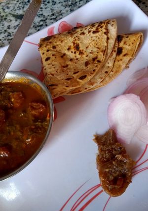 A picture of Soya chunks with Palak.