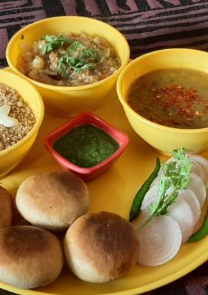 दाल चोखा बाटी विद चूरमा (Dal chokha bati with churma recipe in hindi) रेसिपी मुख्य फोटो