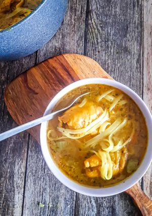 Une photo de Soupe poulet / nouilles