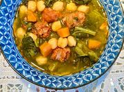 Una foto de verduras chistorra
