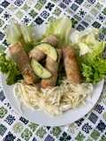 Salade 🥗 accompagnée de nems