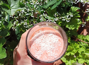 Foto di Frullato (proteico) con frutta fresca e semi di chia