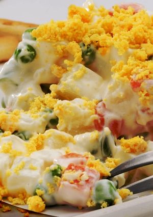 Una foto de Ensaladilla rusa casera (Vídeo-Receta)