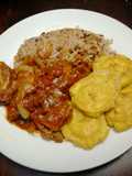 Cerdo Frito con Sofrito, Patacones y Arroz de Cebolla & Frijolitos