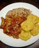 Cerdo Frito con Sofrito, Patacones y Arroz de Cebolla & Frijolitos