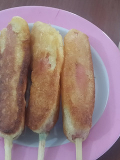 Una foto de Banderillas de salchichas de Hot cakes🍖